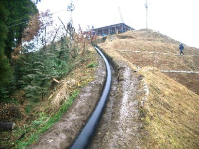 美里町農業用水斜面配管