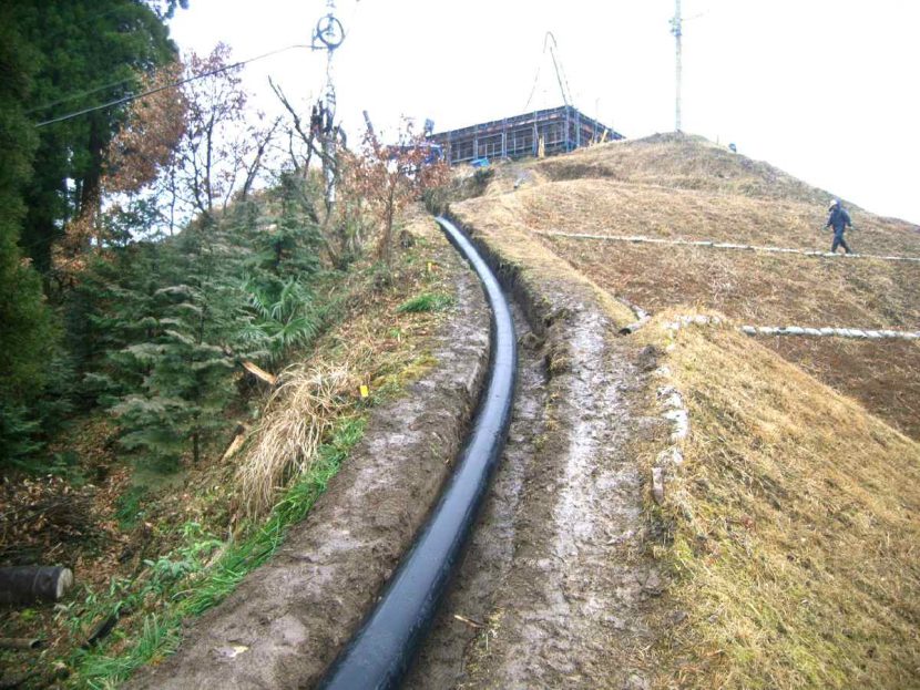 美里町農業用水斜面配管