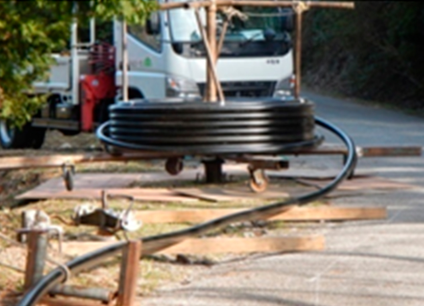 タバ巻きパイプ延管状況